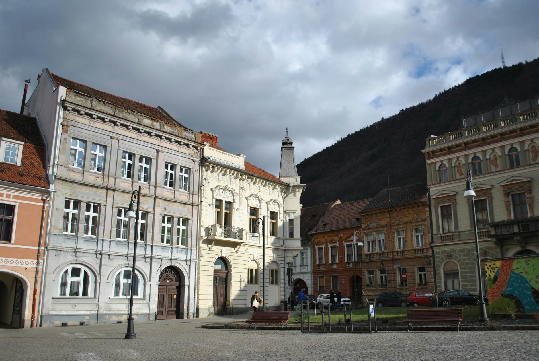 Zabytkowe kamienice w centrum Braszowa w charakterystycznym europejskim stylu